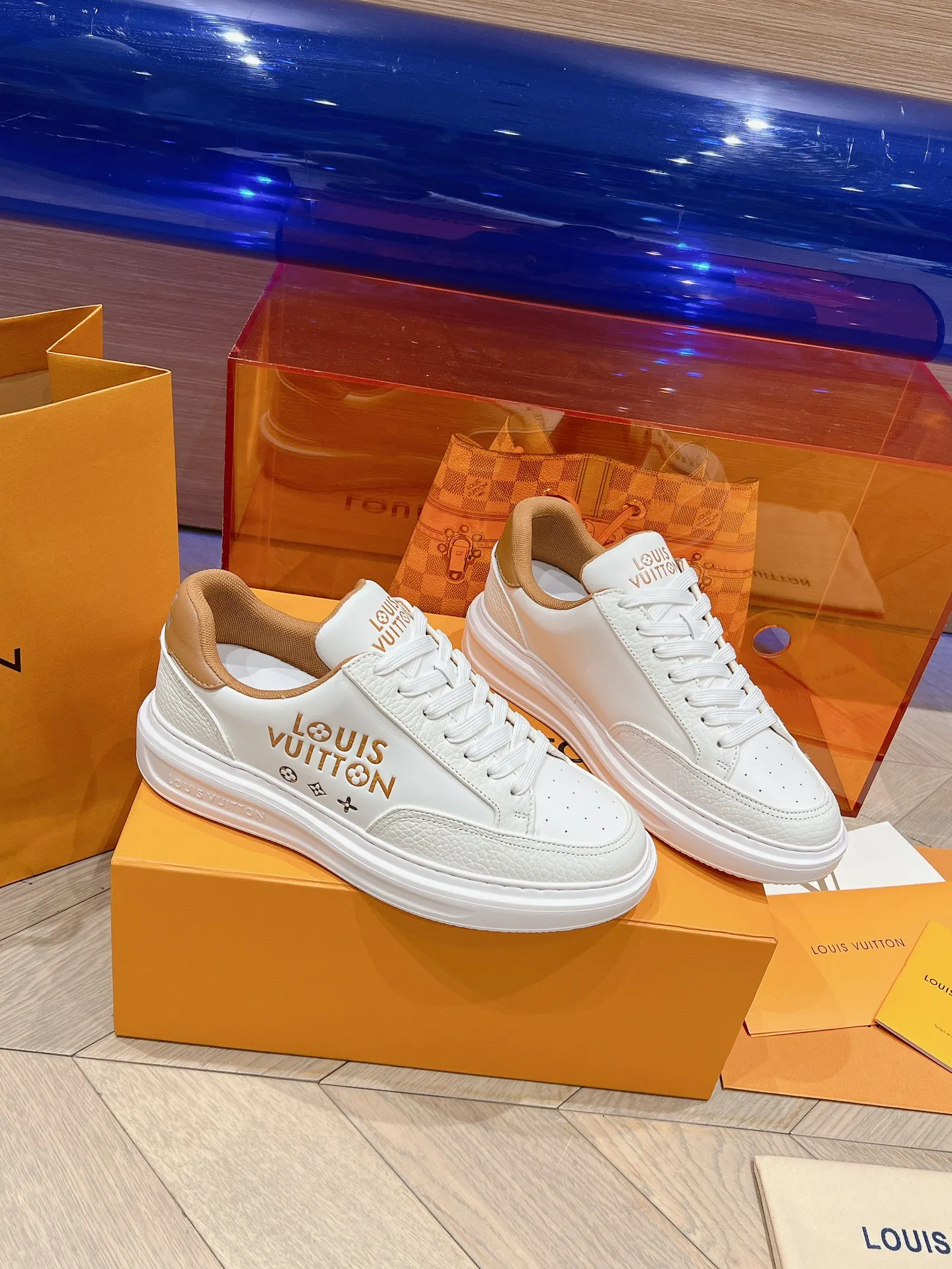 👟👟Ex-factory price 680👟👟 LV 2024 new height-increasing white shoes, color matching and leather craftsmanship, 3D logo embossing technology on the heel to increase the three-dimensional effect, pebbled cowhide, PU foam outsole! Super lightweight! Your feet won’t get tired from walking.  Code number: 37-45
